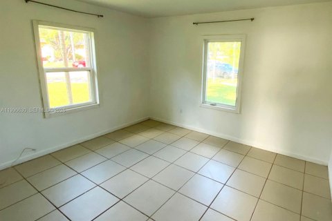 Casa en alquiler en Biscayne Park, Florida, 2 dormitorios, 83.61 m2 № 2058674 - foto 8