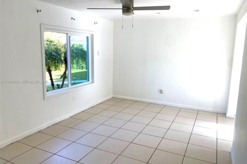 Casa en alquiler en Biscayne Park, Florida, 2 dormitorios, 83.61 m2 № 2058674 - foto 7
