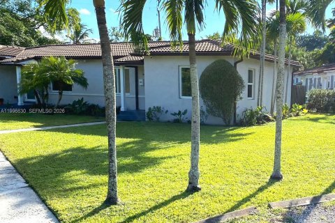 Casa en Biscayne Park, Florida 2 dormitorios, 83.61 m2 № 2058674