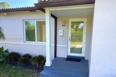 Casa en alquiler en Biscayne Park, Florida, 2 dormitorios, 83.61 m2 № 2058674 - foto 13