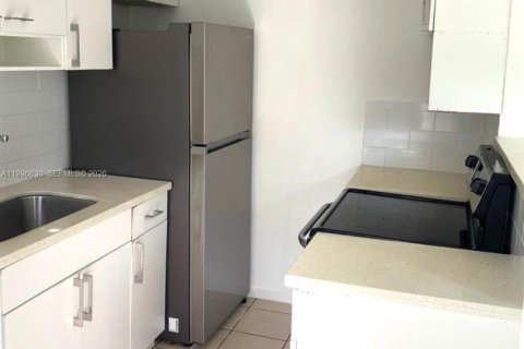 Casa en alquiler en Biscayne Park, Florida, 2 dormitorios, 83.61 m2 № 2058674 - foto 10