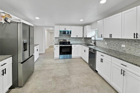 Casa en alquiler en Orlando, Florida, 5 dormitorios, 240.8 m2 № 1877105 - foto 18