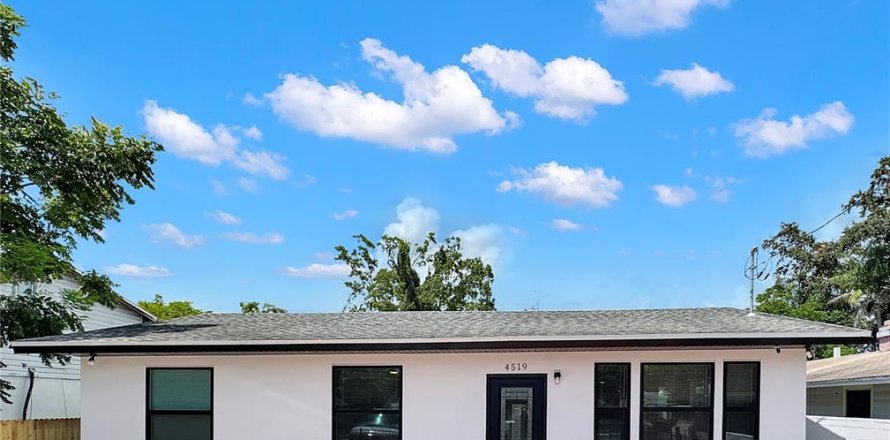 Casa en Orlando, Florida 5 dormitorios, 240.8 m2 № 1877105