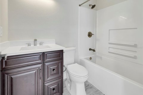 Casa en alquiler en Orlando, Florida, 5 dormitorios, 240.8 m2 № 1877105 - foto 6