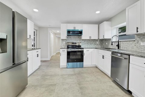 Casa en alquiler en Orlando, Florida, 5 dormitorios, 240.8 m2 № 1877105 - foto 14