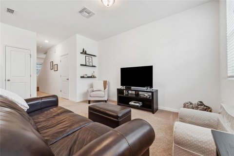 Townhouse in Davenport, Florida 3 bedrooms, 130.43 sq.m. № 1760528 - photo 8