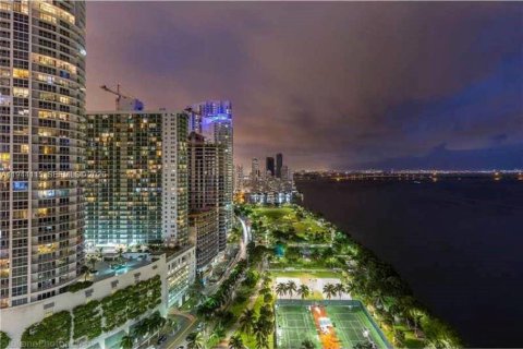 Condo in Miami, Florida, 1 bedroom  № 2001024 - photo 2