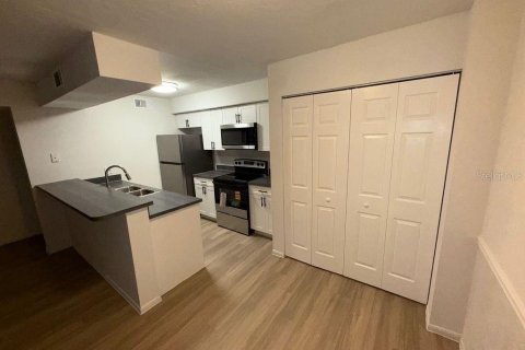 Condo in Fort Myers, Florida, 2 bedrooms  № 1833544 - photo 7