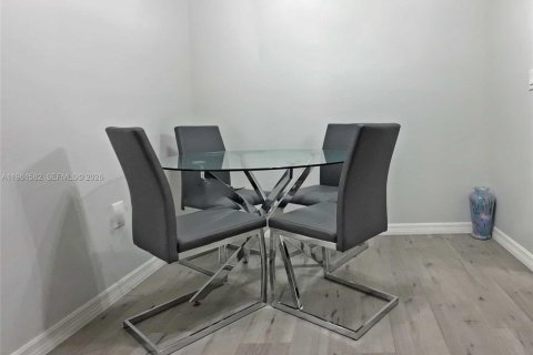 Condominio en venta en Miami, Florida, 2 dormitorios, 77.57 m2 № 2027480 - foto 9