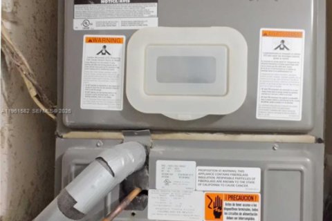 Condominio en venta en Miami, Florida, 2 dormitorios, 77.57 m2 № 2027480 - foto 10