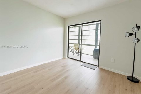 Condominio en venta en Miami, Florida, 2 dormitorios, 77.57 m2 № 2027480 - foto 11