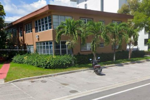 Immobilier commercial à vendre à Bay Harbor Islands, Floride: 453.18 m2 № 1937116 - photo 1