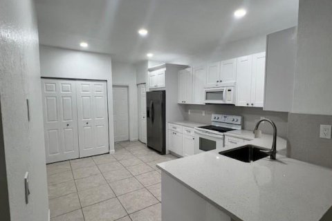 Touwnhouse à louer à Weston, Floride: 4 chambres, 166.3 m2 № 2303405 - photo 9
