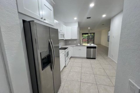 Touwnhouse à louer à Weston, Floride: 4 chambres, 166.3 m2 № 2303405 - photo 6