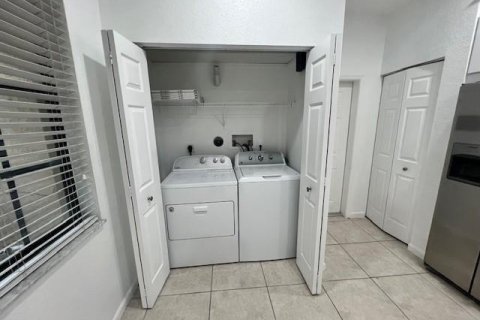 Touwnhouse à louer à Weston, Floride: 4 chambres, 166.3 m2 № 2303405 - photo 12
