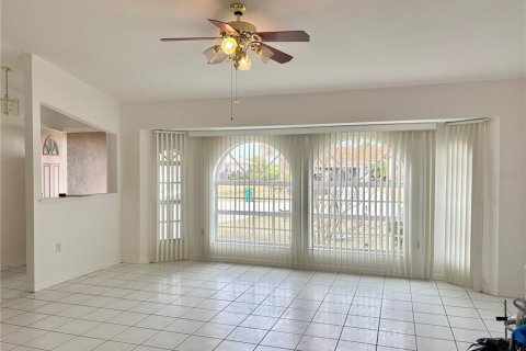Villa ou maison à vendre à Port Charlotte, Floride: 3 chambres, 156.26 m2 № 2144207 - photo 4