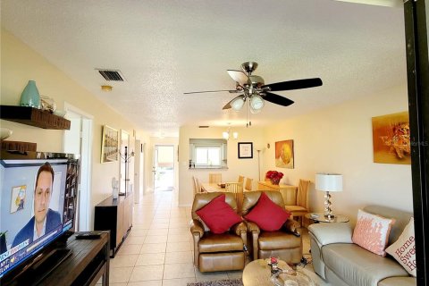 Copropriété à louer à Sarasota, Floride: 2 chambres, 106.37 m2 № 2205311 - photo 9