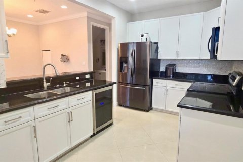 Townhouse in Tamarac, Florida 3 bedrooms, 142.7 sq.m. № 2250861 - photo 6