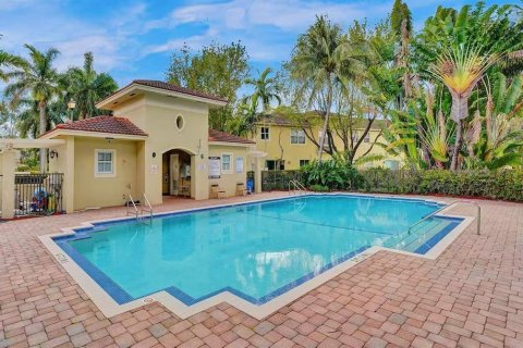 Townhouse in Tamarac, Florida 3 bedrooms, 142.7 sq.m. № 2250861 - photo 16