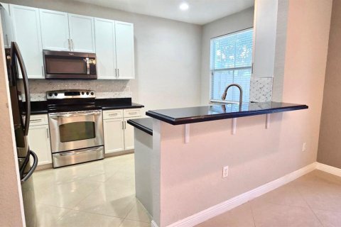 Townhouse in Tamarac, Florida 3 bedrooms, 142.7 sq.m. № 2250861 - photo 7