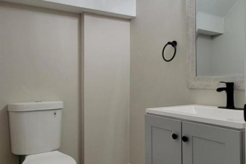 Townhouse in Tamarac, Florida 3 bedrooms, 142.7 sq.m. № 2250861 - photo 9