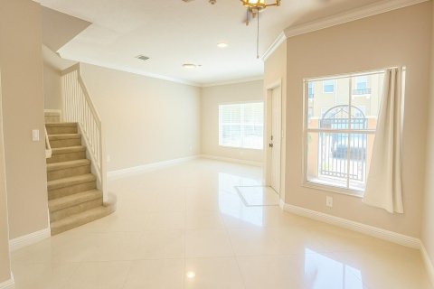 Townhouse in Tamarac, Florida 3 bedrooms, 142.7 sq.m. № 2250861 - photo 5