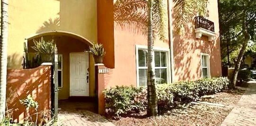 Townhouse in Tamarac, Florida 3 bedrooms, 142.7 sq.m. № 2250861