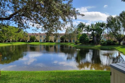 Townhouse in Tamarac, Florida 3 bedrooms, 142.7 sq.m. № 2250861 - photo 3