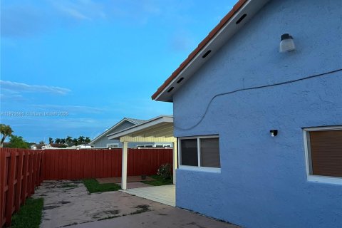 Villa ou maison à vendre à Miami, Floride: 2 chambres, 108.79 m2 № 1930443 - photo 17