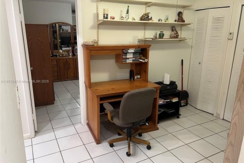 Villa ou maison à vendre à Miami, Floride: 2 chambres, 108.79 m2 № 1930443 - photo 11
