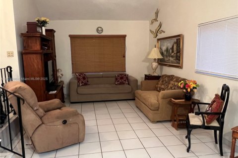 Villa ou maison à vendre à Miami, Floride: 2 chambres, 108.79 m2 № 1930443 - photo 6