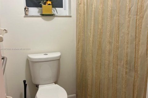 Villa ou maison à vendre à Miami, Floride: 2 chambres, 108.79 m2 № 1930443 - photo 14