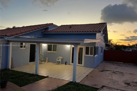 Villa ou maison à vendre à Miami, Floride: 2 chambres, 108.79 m2 № 1930443 - photo 15