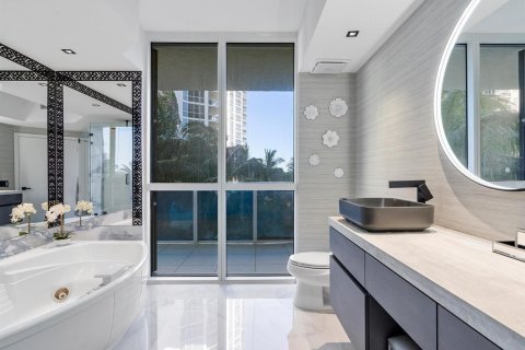 Condo in Fort Lauderdale, Florida, 3 bedrooms № 2081533 - photo 14