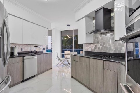Condo in Fort Lauderdale, Florida, 3 bedrooms № 2081533 - photo 2