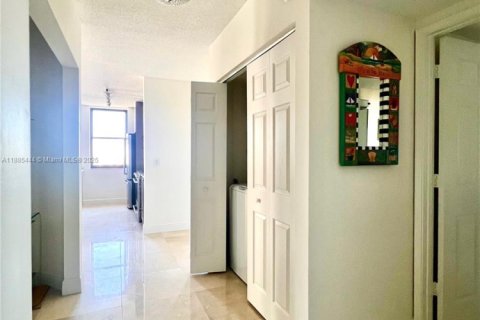 Condominio en alquiler en West Palm Beach, Florida, 2 dormitorios, 99.87 m2 № 1931725 - foto 9