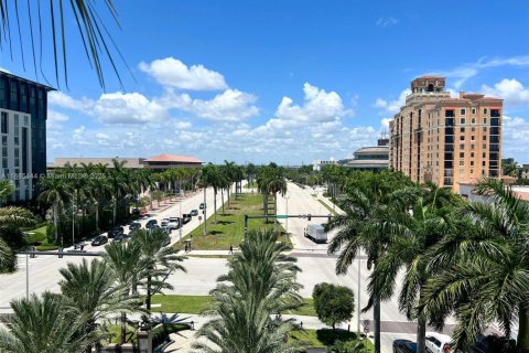 Condo in West Palm Beach, Florida, 2 bedrooms  № 1931725 - photo 3