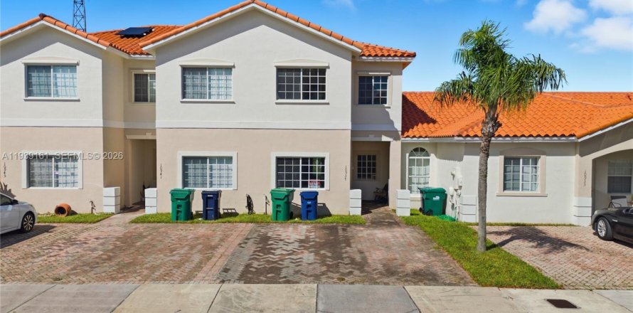 Touwnhouse à Miami, Floride 3 chambres, 132.01 m2 № 1997541