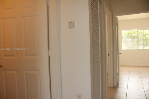 Touwnhouse à louer à Miami, Floride: 3 chambres, 132.01 m2 № 1997541 - photo 9