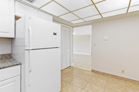 Condo in Weston, Florida, 2 bedrooms  № 2029560 - photo 13
