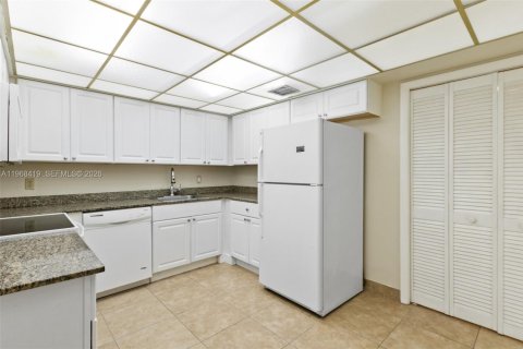 Condo in Weston, Florida, 2 bedrooms  № 2029560 - photo 11