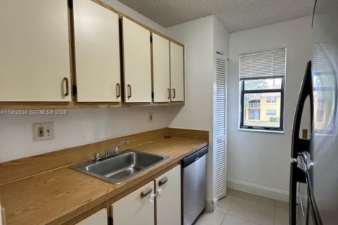 Купить кондоминиум в Майами, Флорида 1 спальня, 64.01м2, № 2029079 - фото 4