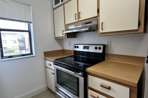 Купить кондоминиум в Майами, Флорида 1 спальня, 64.01м2, № 2029079 - фото 2