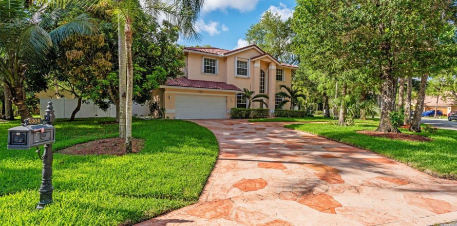 House in Lauderhill, Florida 4 bedrooms, 325.53 sq.m. № 2409214