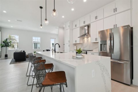 Купить таунхаус в Сент-Питерсберг, Флорида 8 комнат, 193.14м2, № 1878271 - фото 2