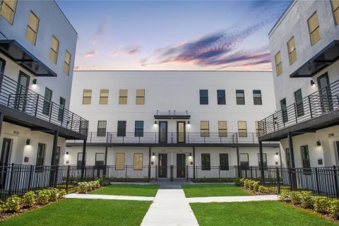 Купить таунхаус в Сент-Питерсберг, Флорида 8 комнат, 193.14м2, № 1878271 - фото 1