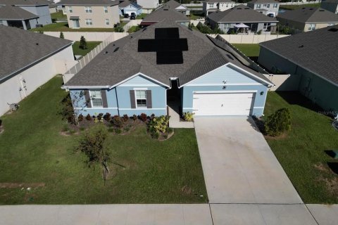 House in Auburndale, Florida 4 bedrooms, 18.02 sq.m. № 1716630 - photo 1