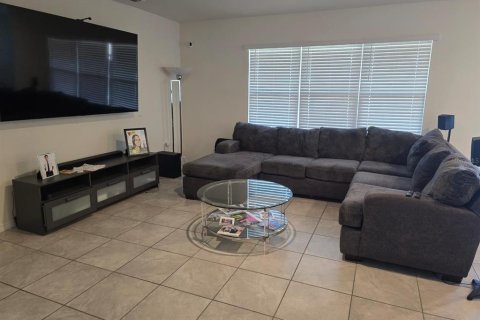 House in Auburndale, Florida 4 bedrooms, 18.02 sq.m. № 1716630 - photo 14