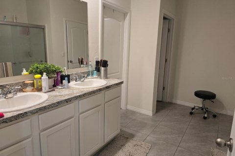 House in Auburndale, Florida 4 bedrooms, 18.02 sq.m. № 1716630 - photo 12