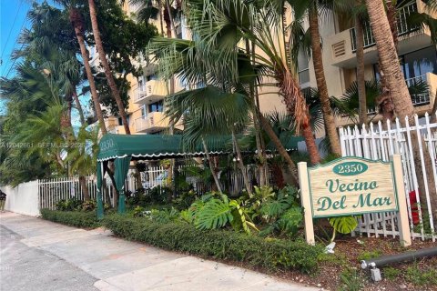 Condo in North Miami, Florida, 1 bedroom  № 2230071